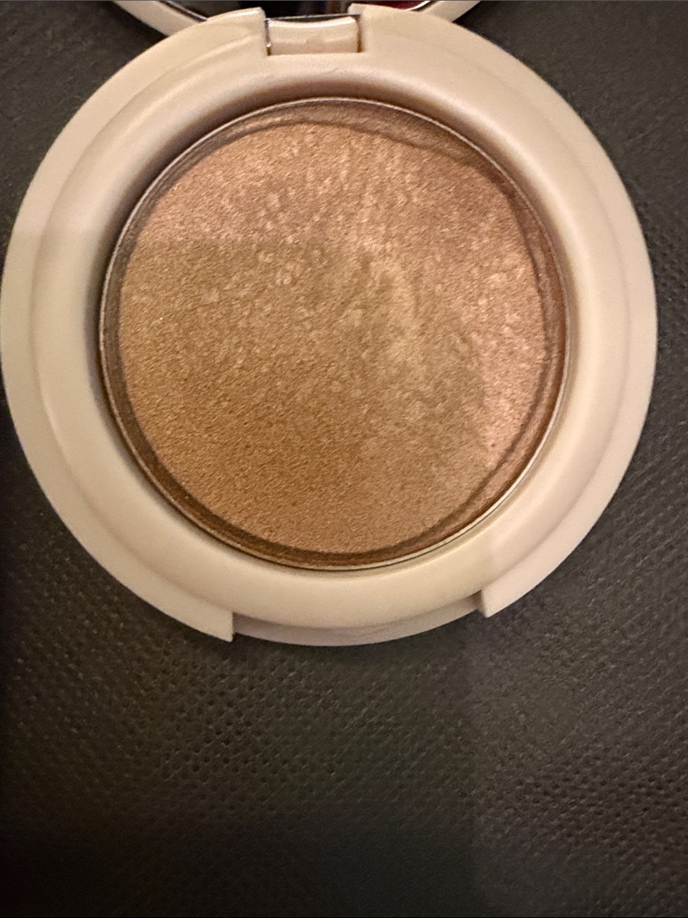 Jones Road -The Illuminator Compact - Picture 2 of 4